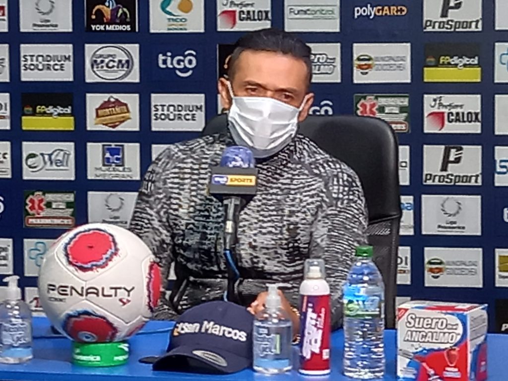 Walter Centeno, entrenador Guadalupe.
