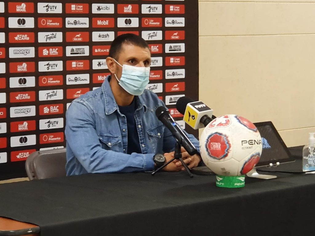 Albert Rudé, entrenador de Alajuelense. 