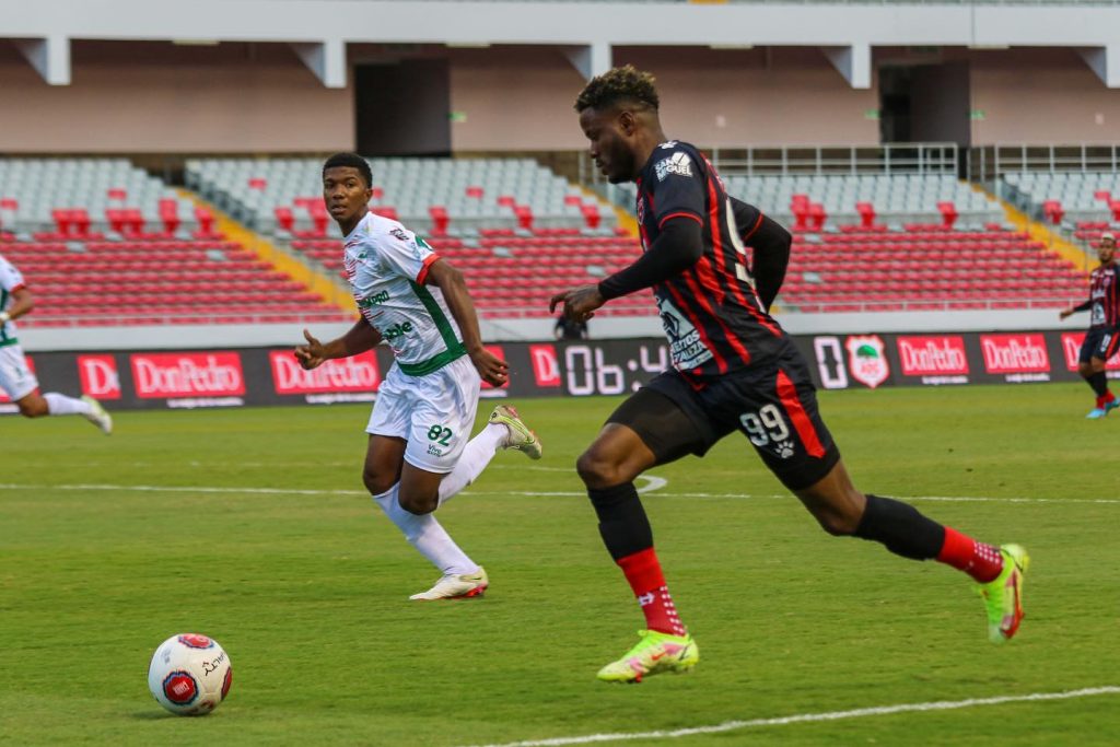 Freddy Góndola jugador manudo ya puede ser tomado en cuenta por los erizos. Foto: LDA