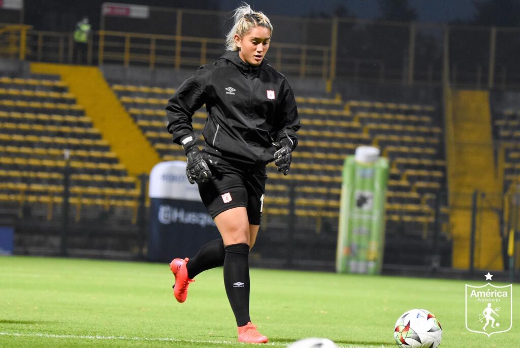 La portera Sharon Corrales no jugó en el debut del América de Cali