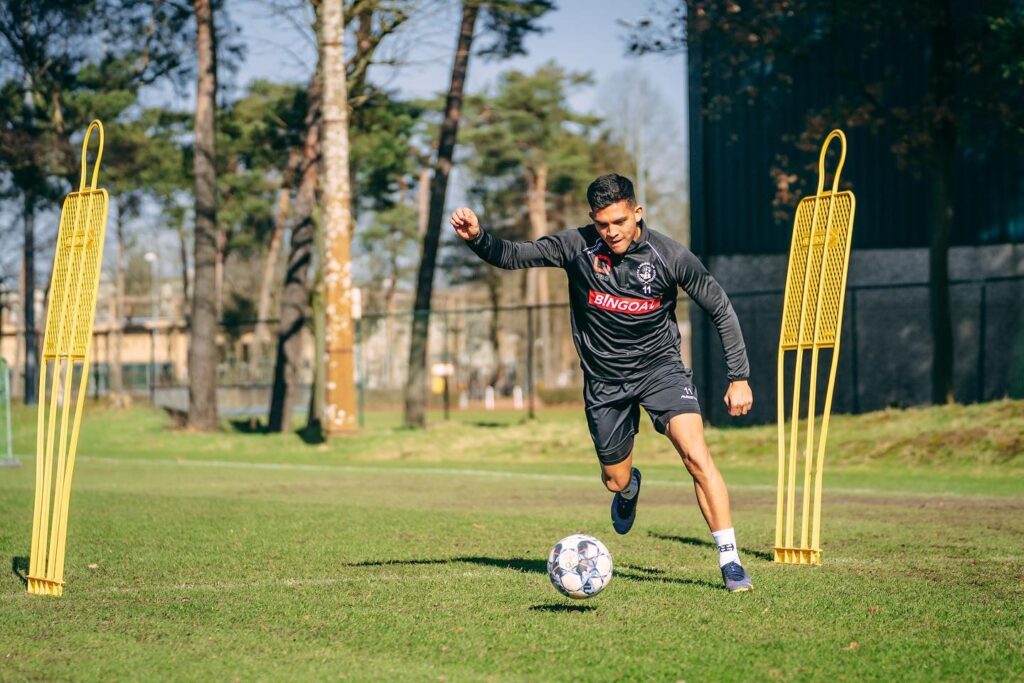 Alonso Martínez ha jugado tres partidos desde su llegada al Lommel SK. Foto: Lommel SK