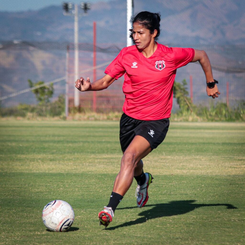 Shirley Cruz se visualiza como una futura gerente deportiva de Alajuelense