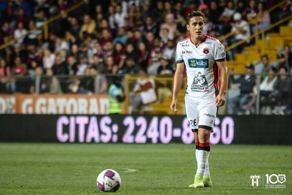 Bernal Alfaro aspira a jugar en el exterior. Foto: LDA