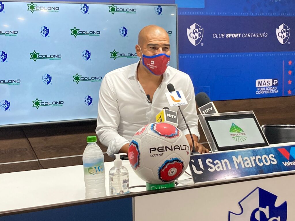 Douglas Sequeira no se enfoca en los partidos sin perder sino en ganar todos los juegos