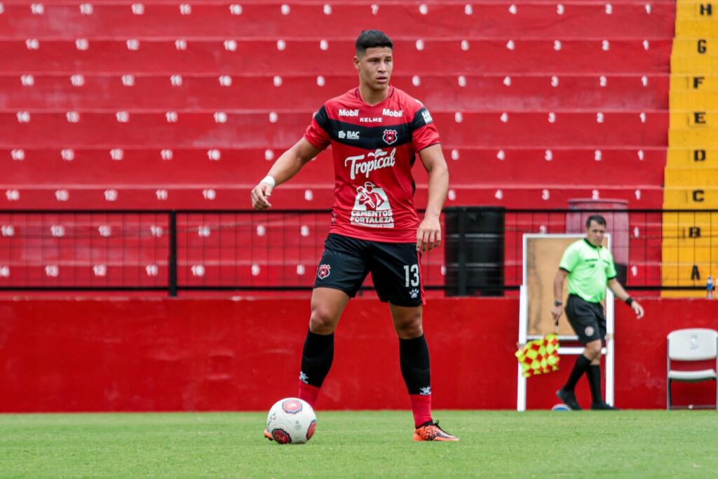 Alexis Gamboa considera que todo jugador tico quiere militar en Alajuelense. Foto: LDA