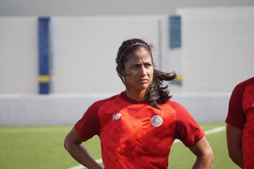 Shirley pide a la afición hacerse presente en el estadio. Foto: FCRF