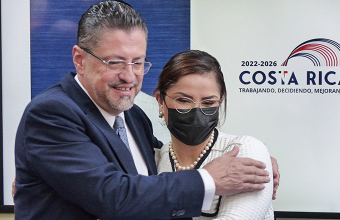 Chaves contradice a ministra y dice que eliminará la mascarilla