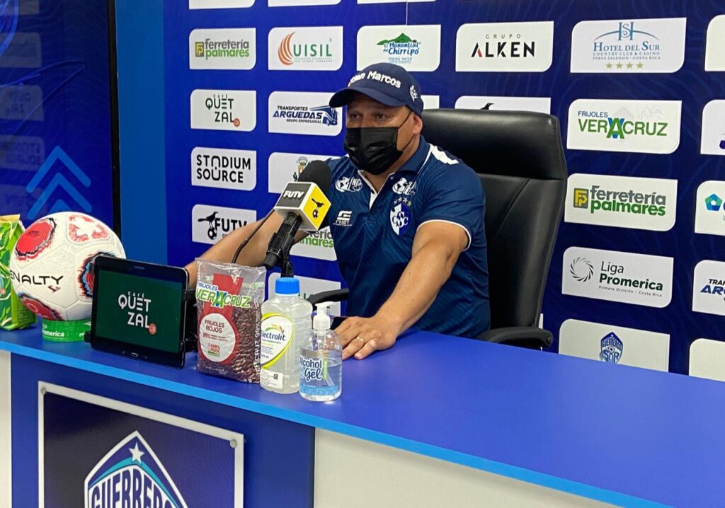 Geiner Segura afirmó que fallaron en el primer tiempo.