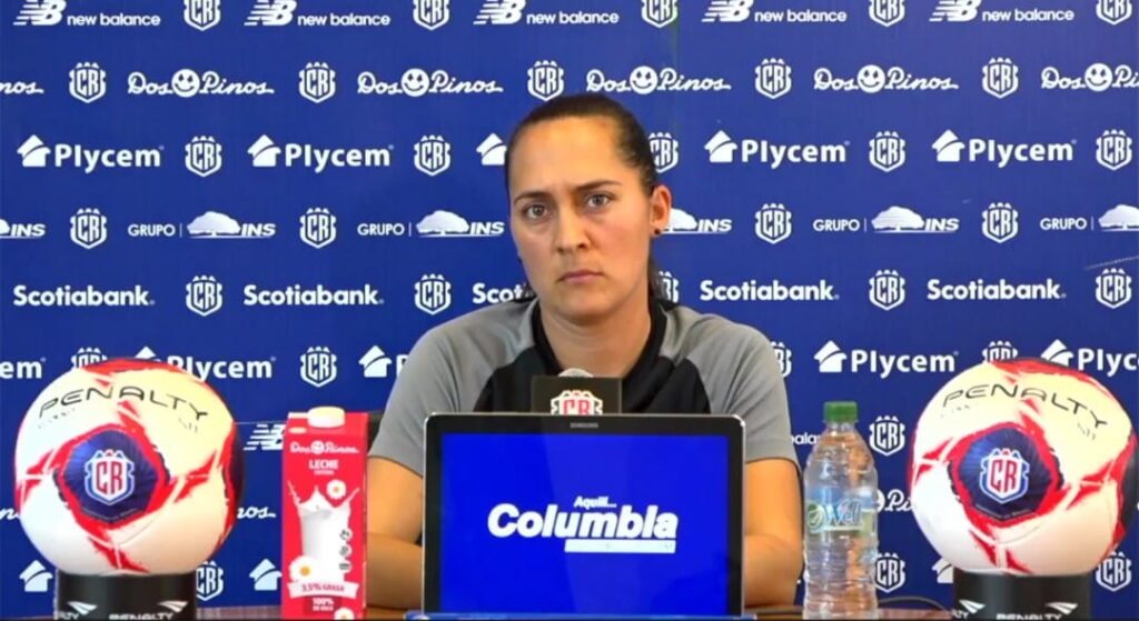 Amelia Valverde pide humildad y dignidad para el juego ante Guatemala