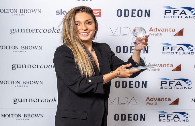 Priscila Chinchilla recibió el premio a la mejor jugadora del año en Escocia. Foto: Glasgow City