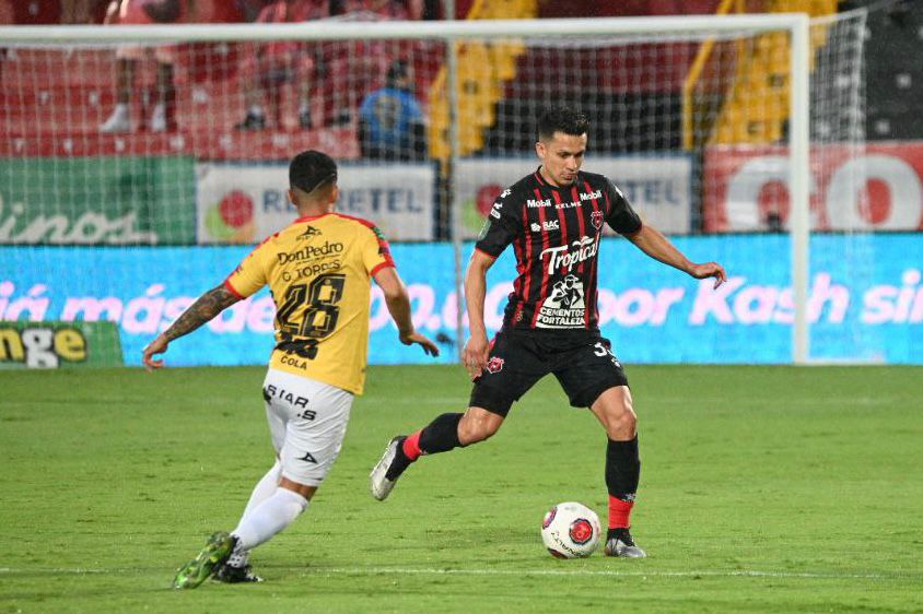 Cubero marcó el gol del triunfo para Alajuelense. Foto: LDA