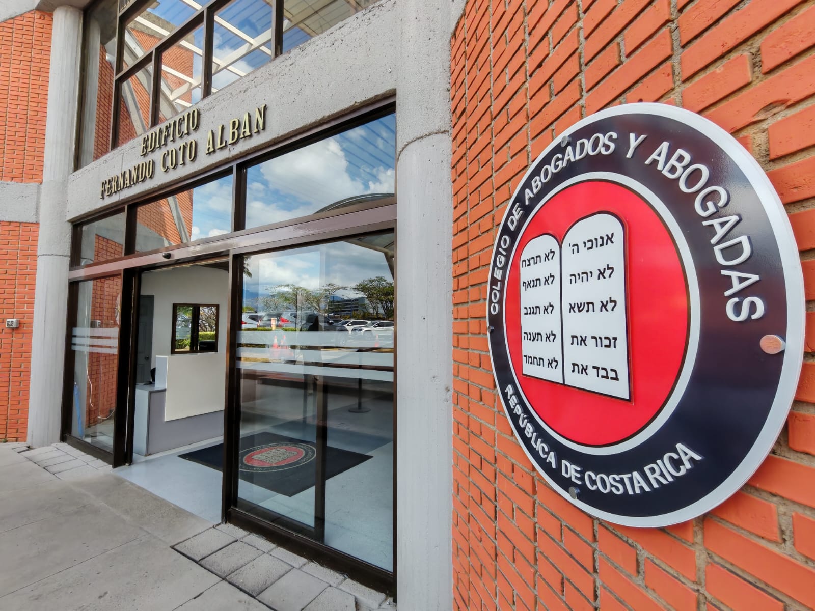 Solo 13 de 1.123 postulantes aprobaron examen del Colegio de Abogados