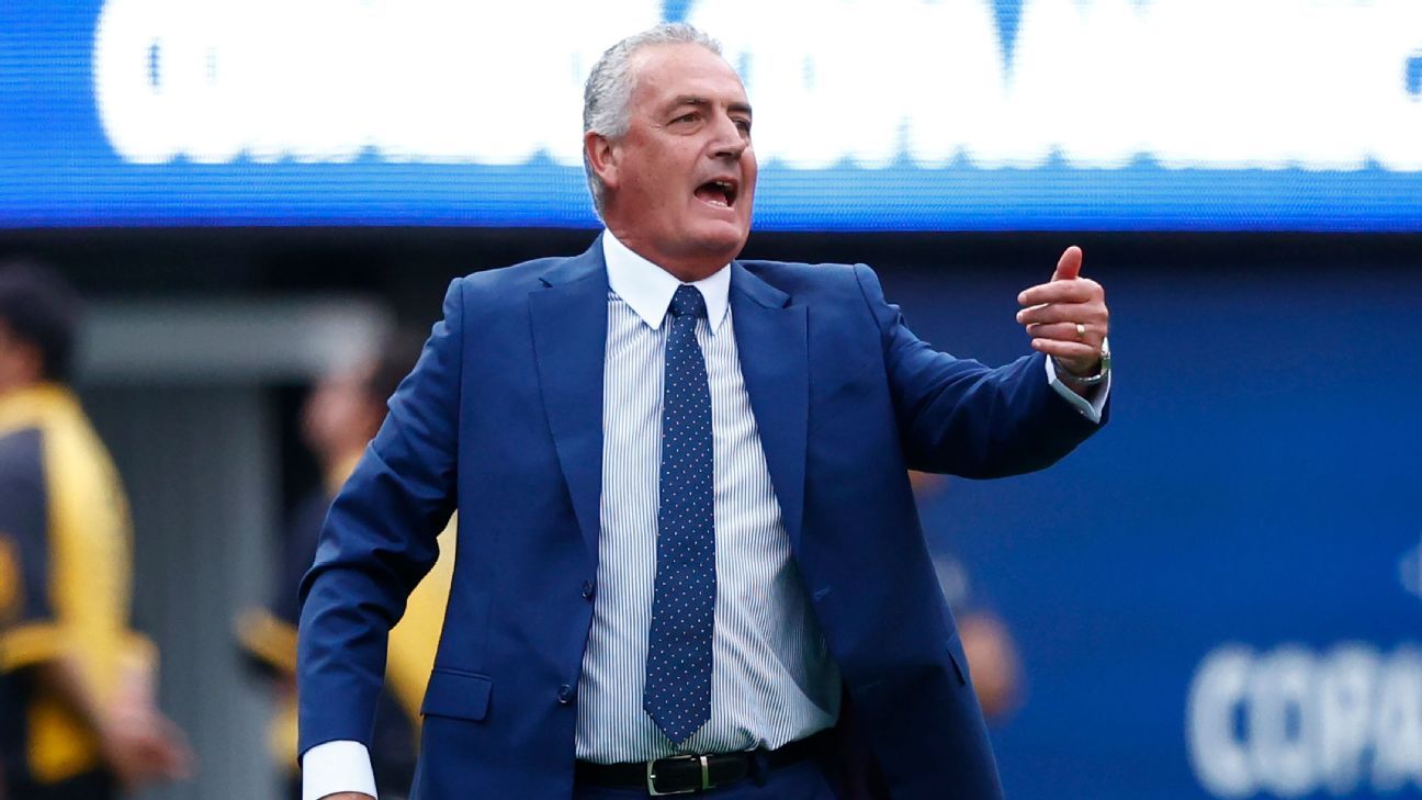 Gustavo Alfaro no descarta continuar en la selección de Paraguay, pero “no depende de él”