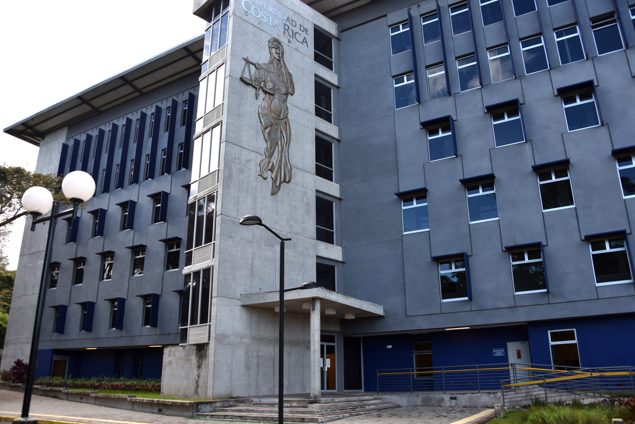 UCR se pone a la orden del Colegio de Abogados tras resultados de examen de incorporación