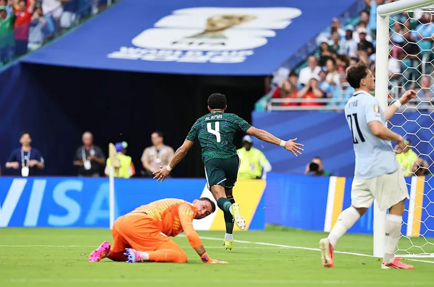 Uruguay no logra pasar del empate ante Arabia Saudita y celebra España