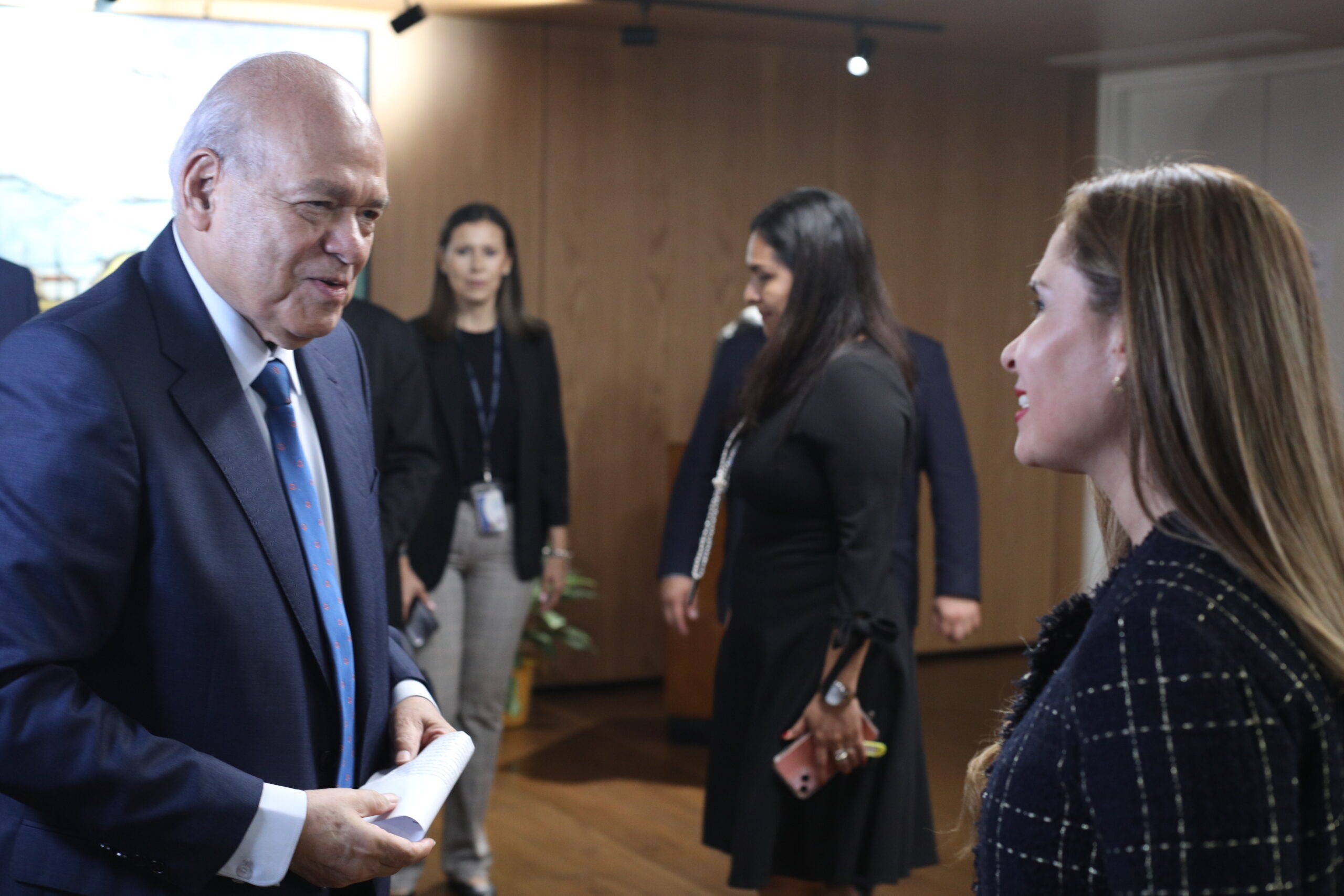 Proyectos y peticiones: así fue el encuentro entre Yara Jiménez y Orlando Aguirre
