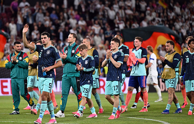 Alemania se despidió de su público con goleada 4-0 a Finlandia
