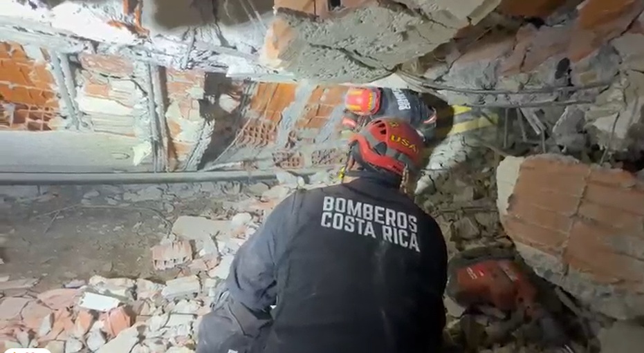 Bomberos de Costa Rica regresan este domingo al país tras ayudar en Venezuela