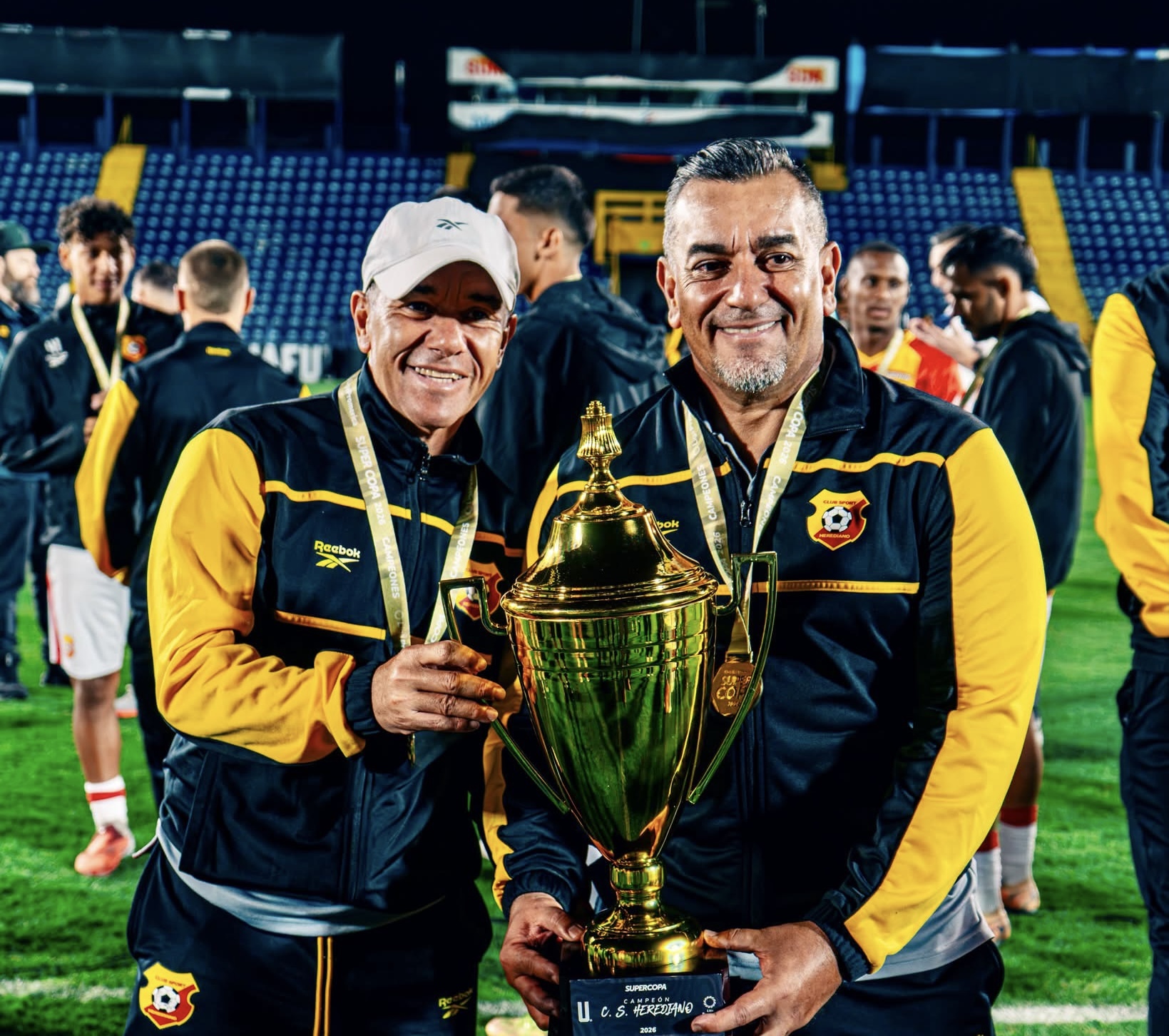José Giacone: «Tenemos dos futbolistas por puesto de buen nivel»