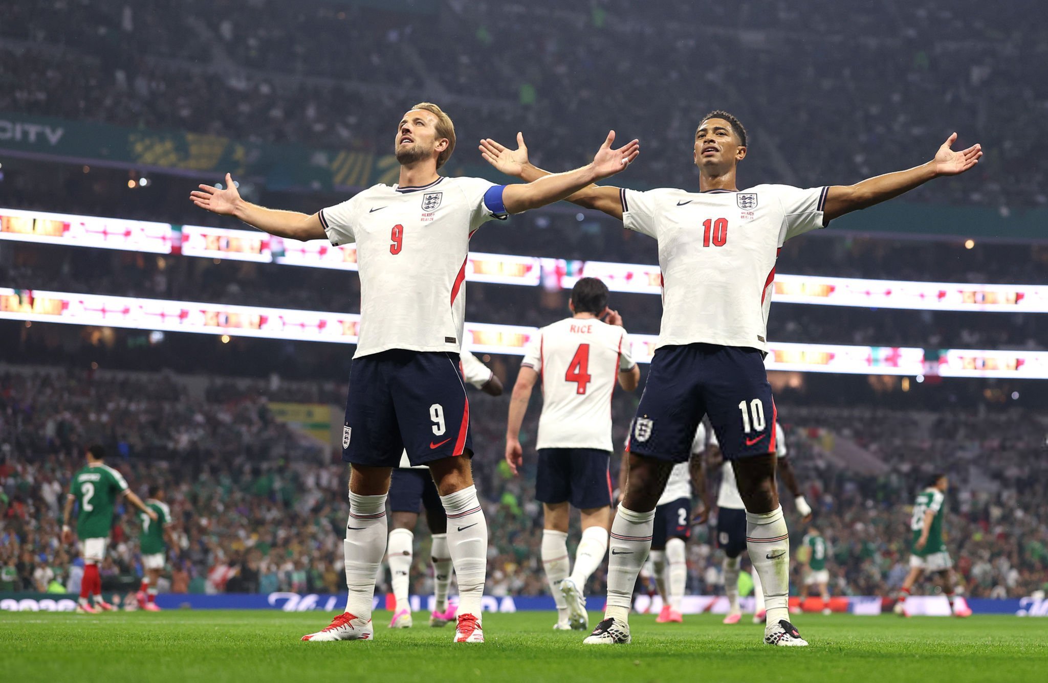 Inglaterra se convirtió en la tercera selección en ganar en el Estadio Azteca