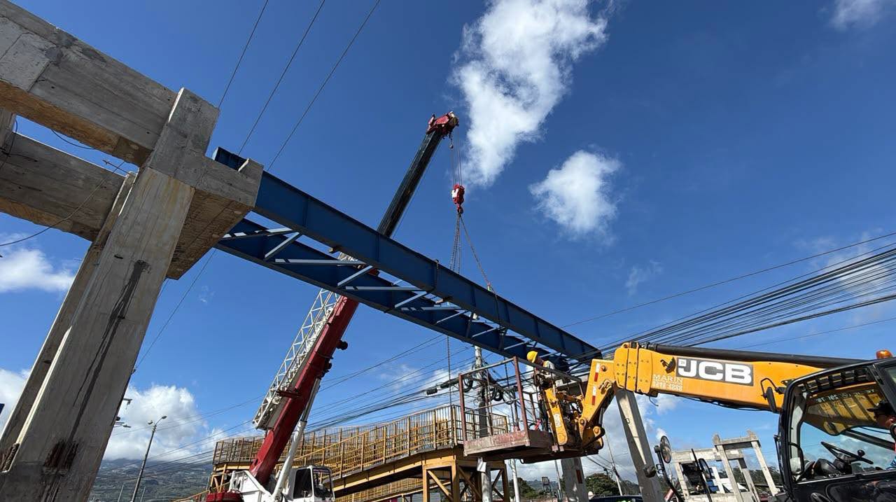 Cierre nocturno en La Lima obligará a desvíos durante cinco noches por instalación de puente peatonal