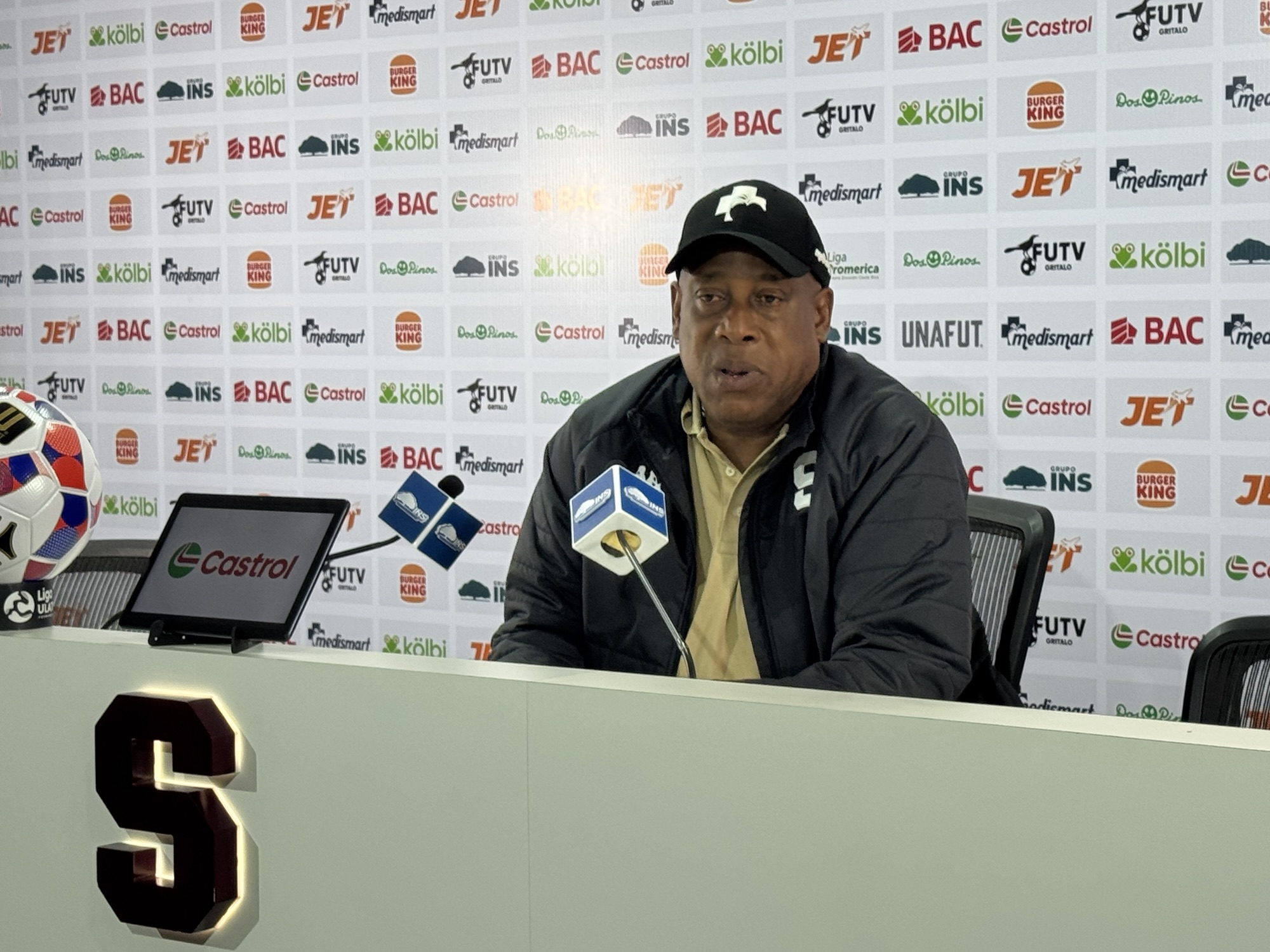 Hernán Medford: «Hoy sí iniciamos bien, los muchachos sí entendieron todo»