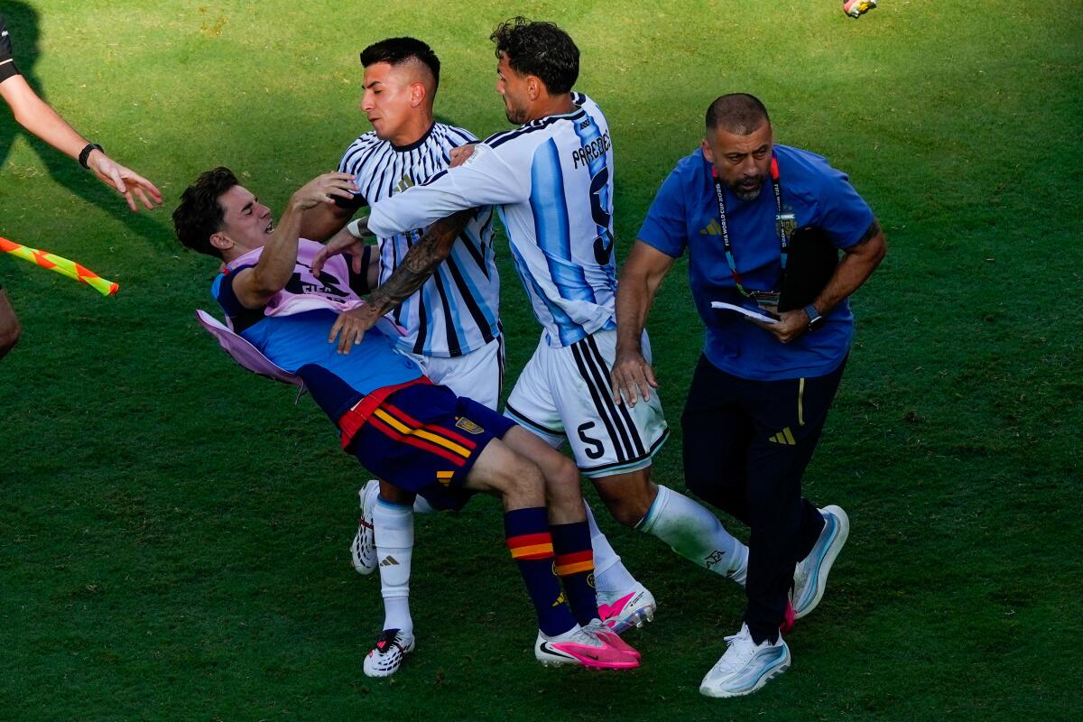 Duras sanciones para Argentina tras la final del Mundial