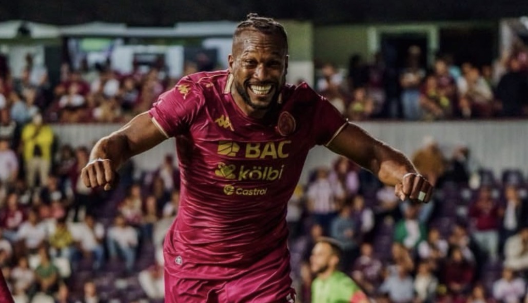 Saprissa ganó, goleó y gustó ante el Deportivo Mixco