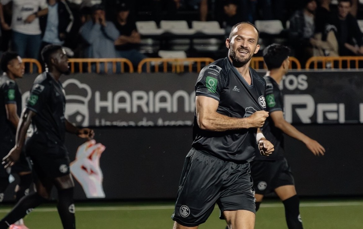 Sporting consigue su primera victoria en el campeonato ante Escorpiones