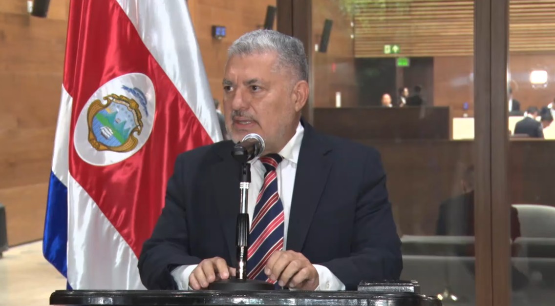 “Aquí estoy al servicio del rodriguismo y no me voy de mi fracción”, dijo José Miguel Villalobos