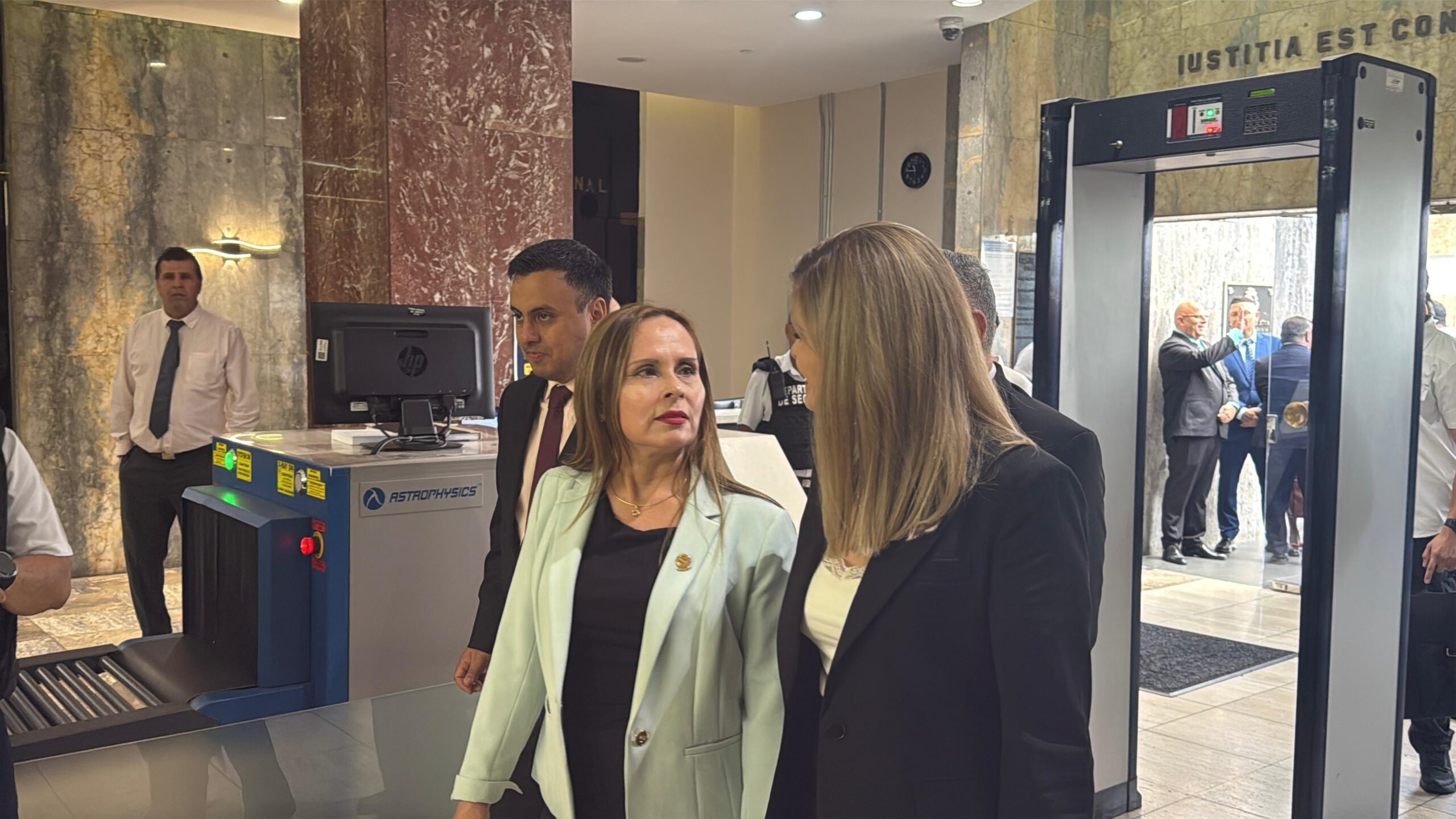 ¿Por qué el oficialismo presentó una querella y no una denuncia?
