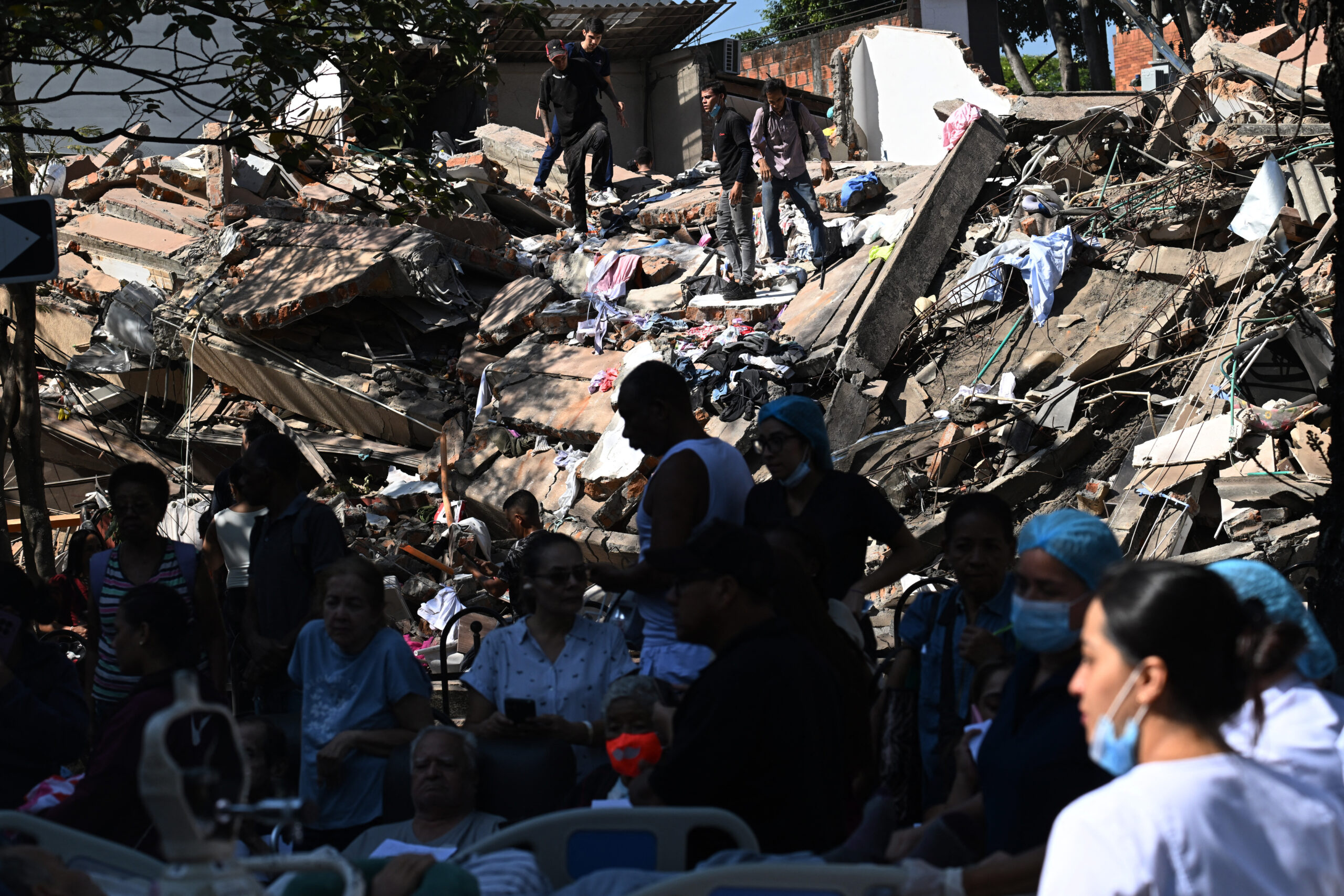 Un fuerte terremoto sacude Colombia y deja 18 muertos y daños en el oeste del país
