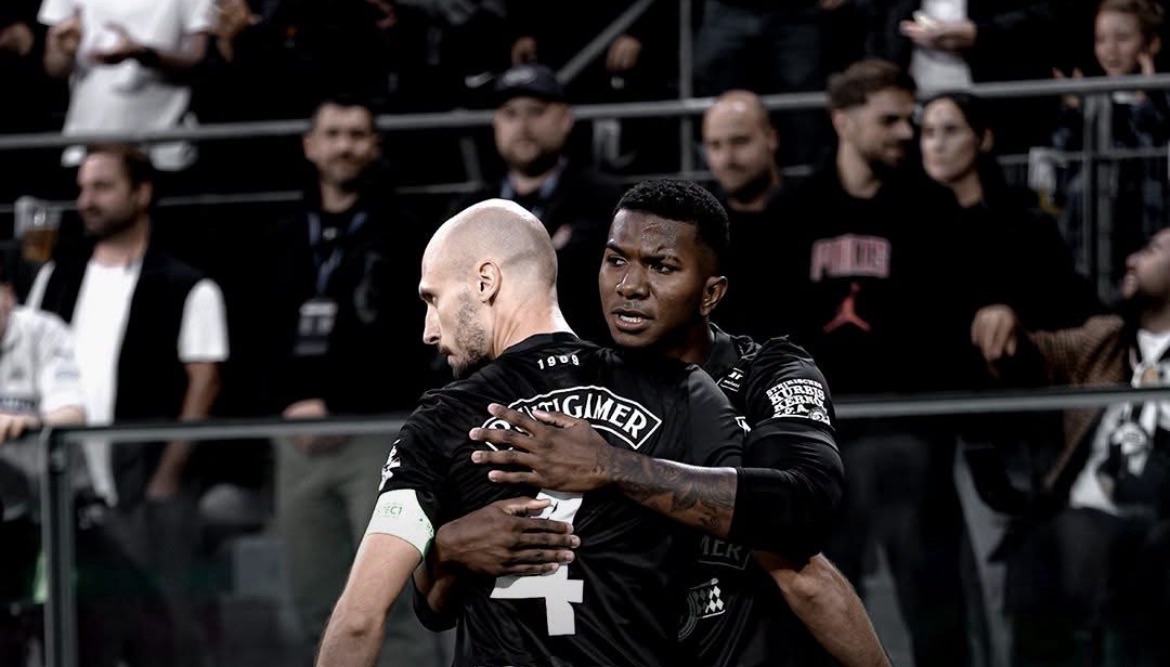 Jeyland Mitchell ingresó al 90’ en arranque de Bundesliga austríaca