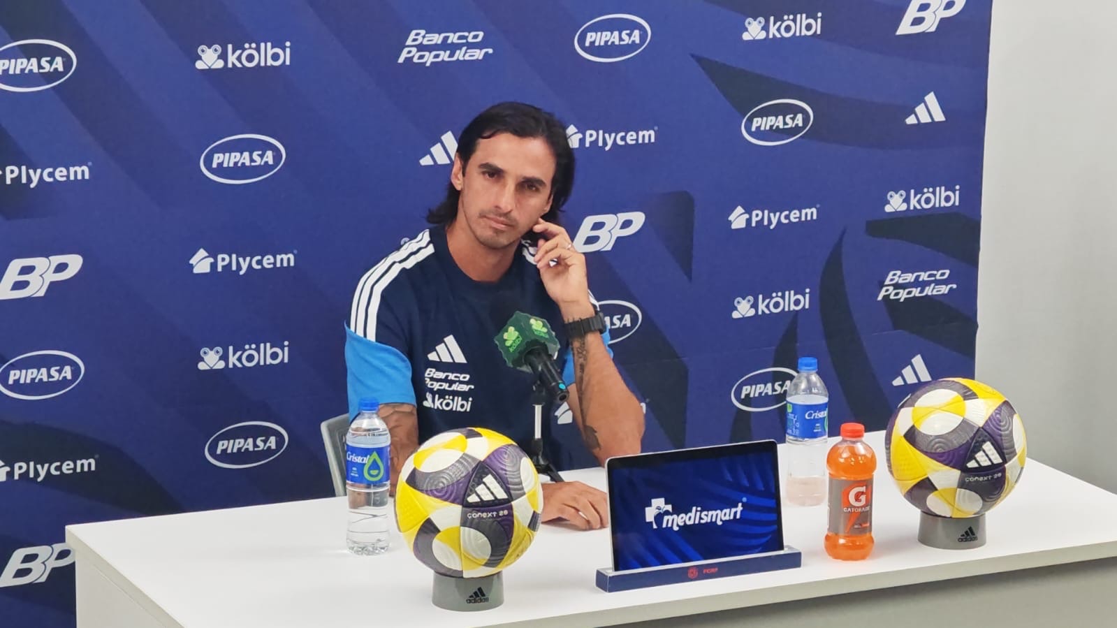 Bryan Ruíz dejó abierta la puerta a continuar como DT de ‘La Sele’