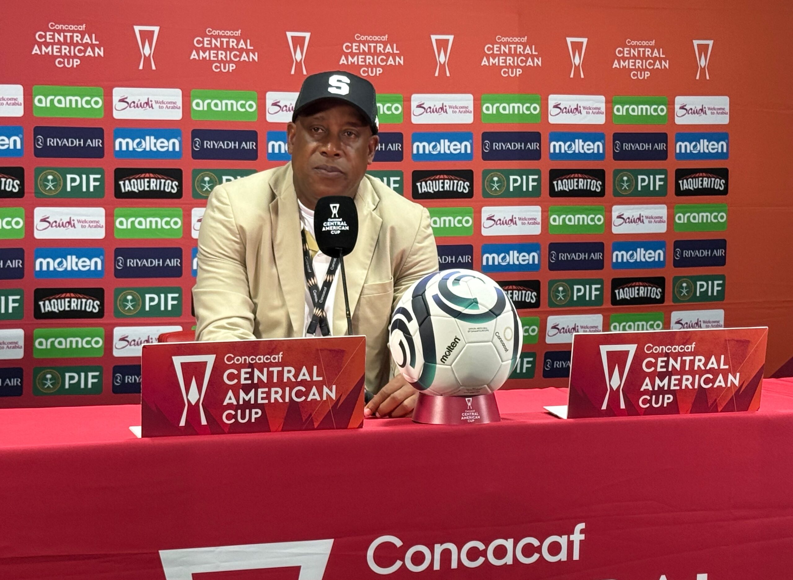 Hernán Medford admite que eliminación de Centroamericana “es un fracaso”