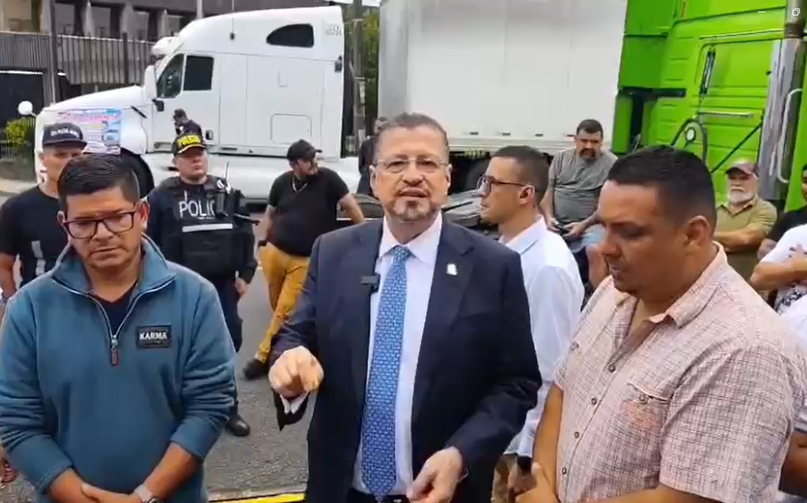(Video) Chaves a transportistas: «Les ruego que confíen en mi palabra»