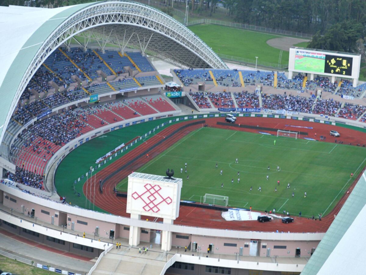 Estudio de la UCR revela una caída en el seguimiento del fútbol nacional