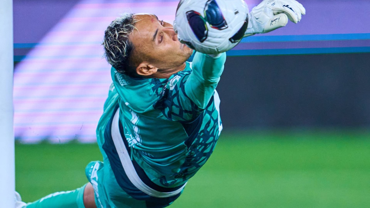 Keylor Navas no pudo contener la artillería de Chivas