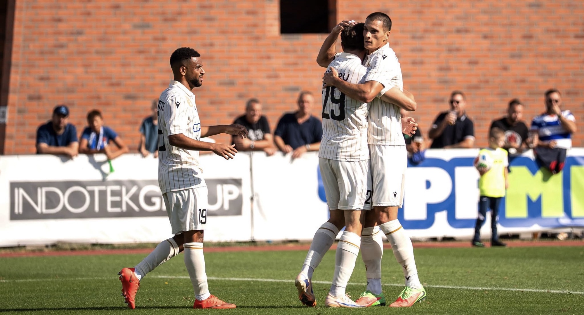 Jewison Bennette, titular con el líder del fútbol húngaro