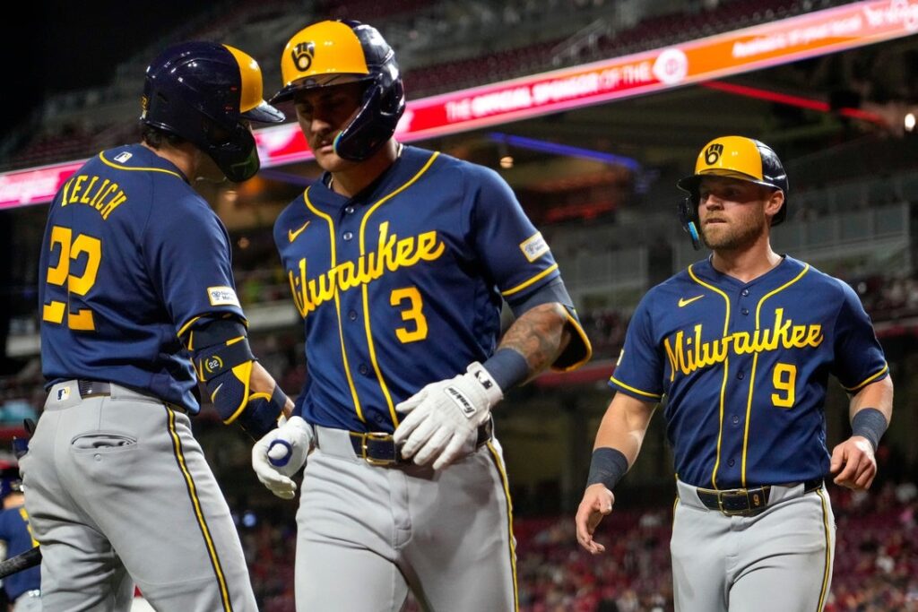 Brewers quedan a un triunfo del título tras aplastar a Tampa Bay
