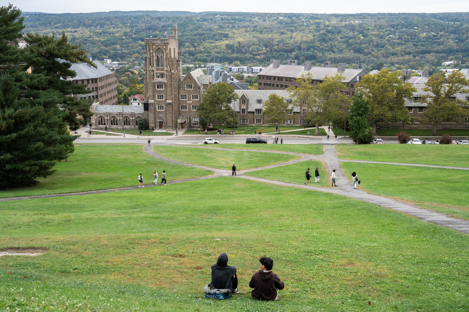 Redes sociales se llenan de apoyos a denunciante de violación en grupo en universidad de EEUU