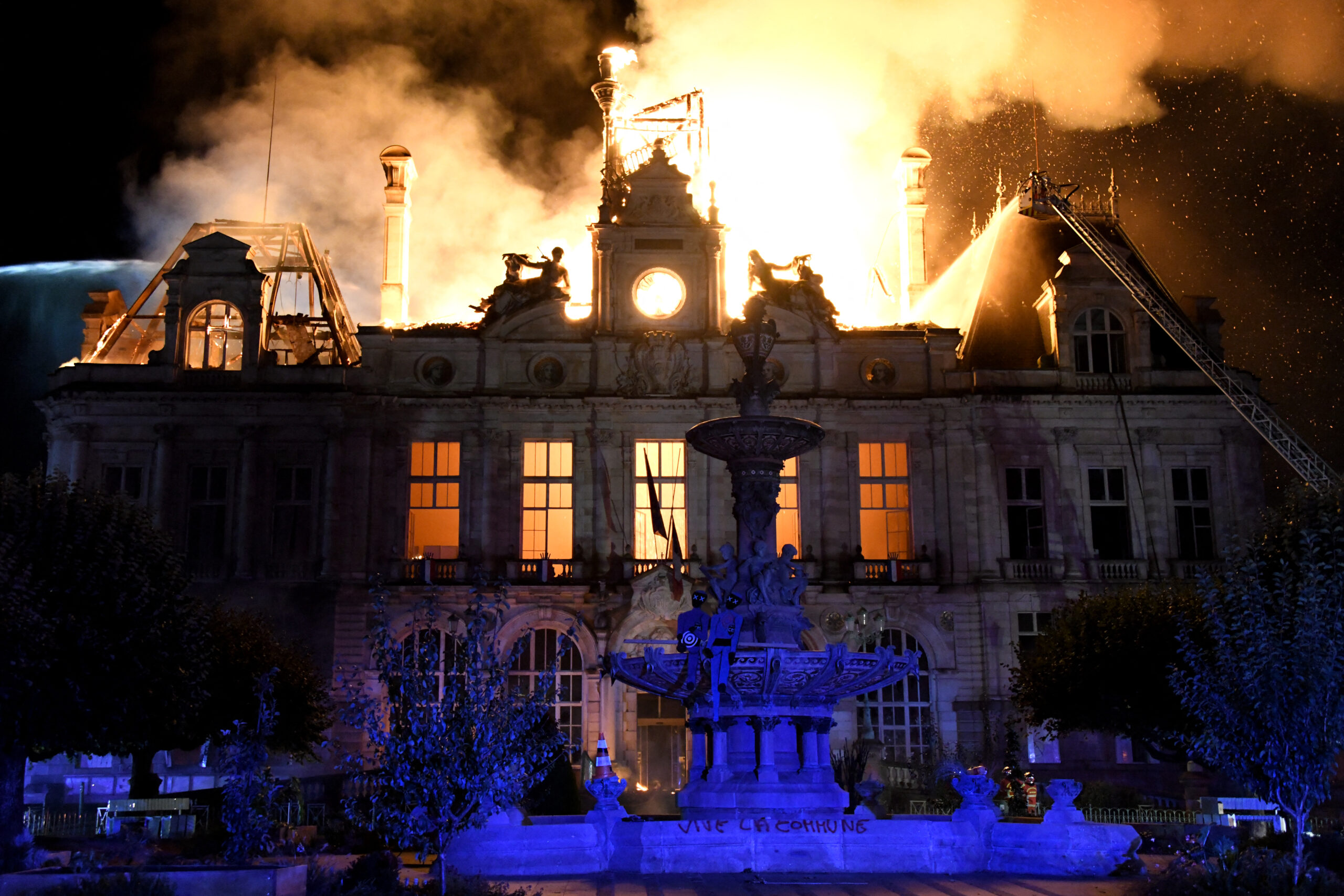 Disturbios y saqueos en Francia tras protestas contra el costo de la vida