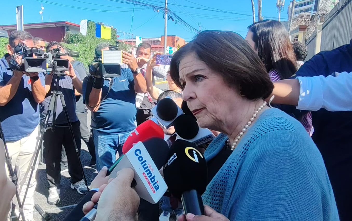Pilar Cisneros acude a Fiscalía y rechaza cargos en caso de presunto financiamiento ilegal de campaña