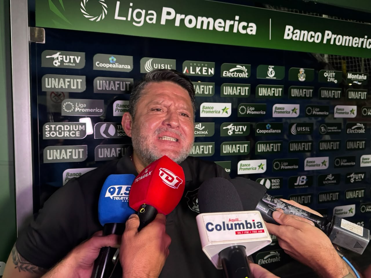 Jafet Soto carga contra el arbitraje: «Jesús Montero no tiene pasta ni para estar en el VAR»