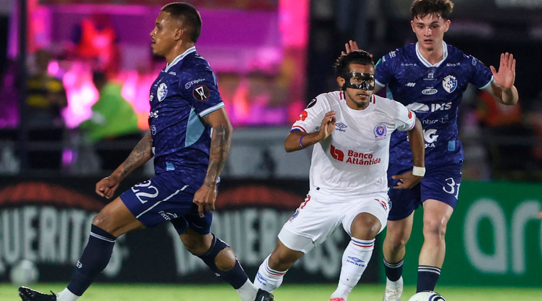 La afición de Olimpia señala a Menjívar y Benguché tras la eliminación ante Cartaginés