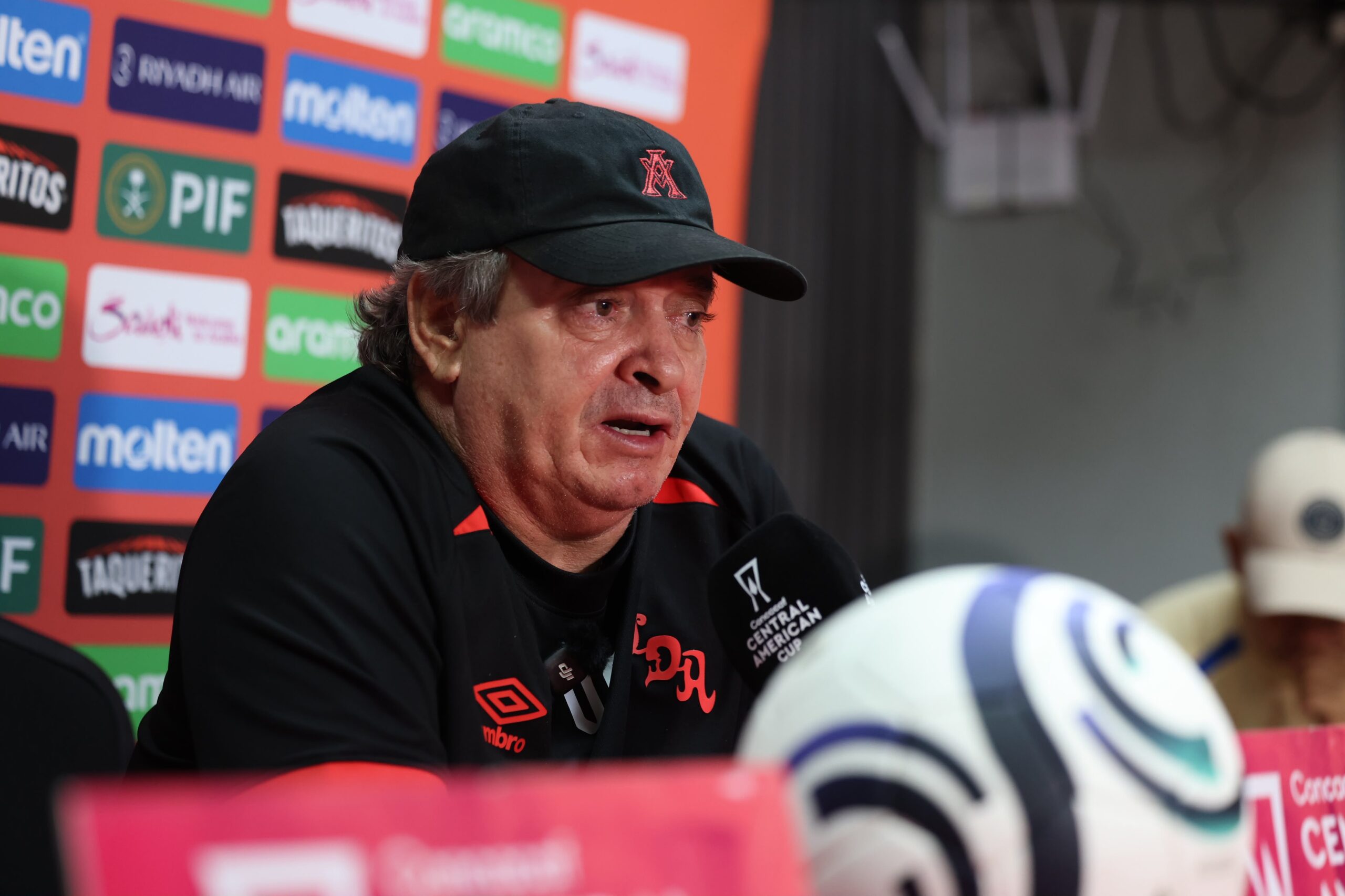 Óscar Ramirez: “El ser tricampeones aumenta la responsabilidad”