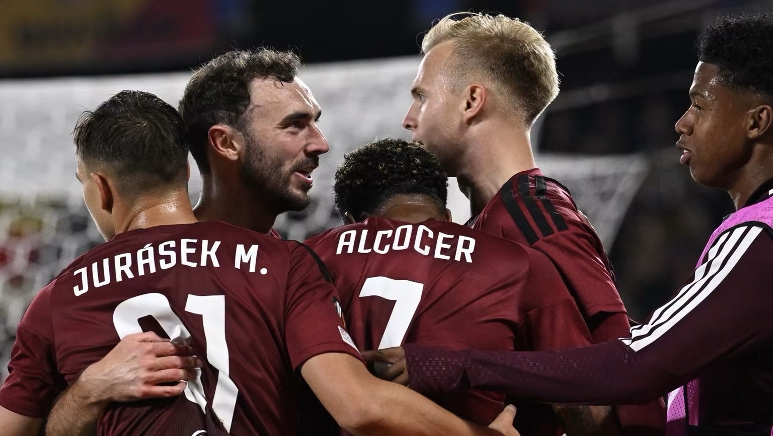 Josimar Alcócer celebró paliza del Sparta Praga al Slovácko